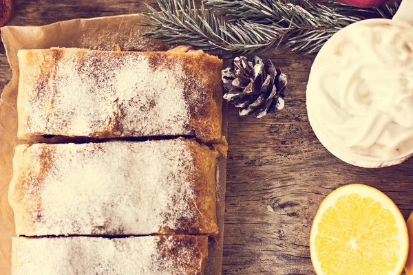 meyveli turta ve kış dekor