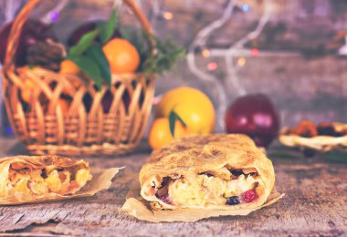 meyveli turta ve kış dekor