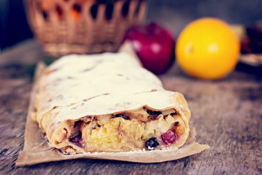 meyveli turta ve kış dekor.