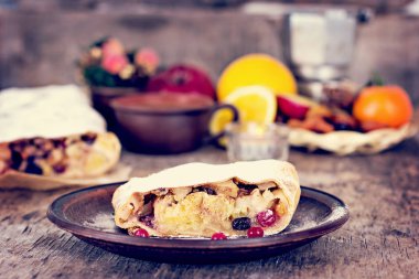 meyveli turta ve kış dekor.