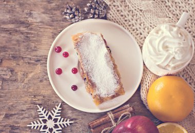 meyveli turta ve kış dekor