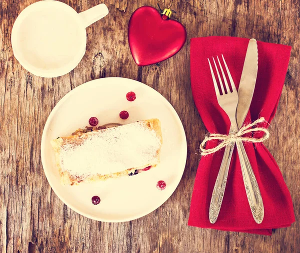 meyveli turta ve Sevgililer günü dekor