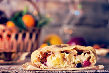 meyveli turta ve kış dekor.