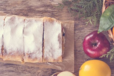 meyveli turta ve kış dekor.