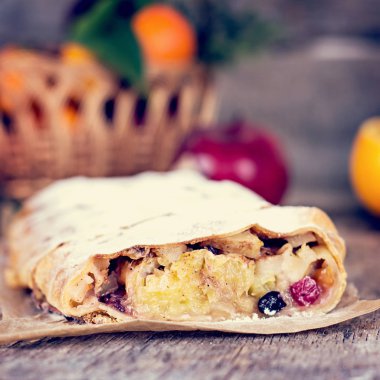 meyveli turta ve kış dekor.