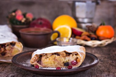 meyveli turta ve kış dekor.