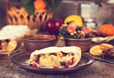 meyveli turta ve kış dekor.