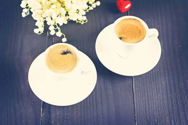 Espresso, kalp ve buket çiçek