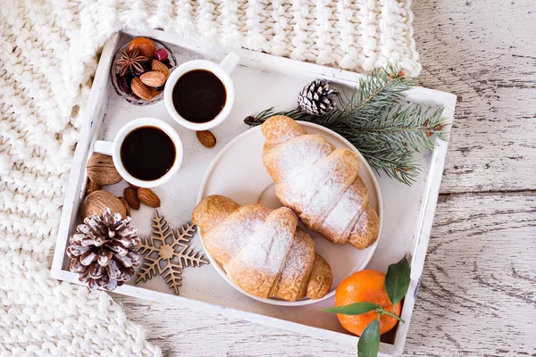 Espresso, fındık ve kruvasan