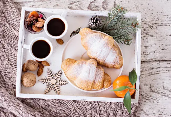 Espresso, fındık ve kruvasan