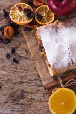 meyveli turta ve kış dekor.