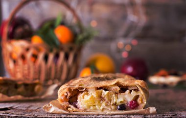 meyveli turta ve kış dekor