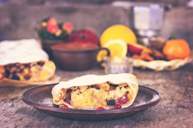 meyveli turta ve kış dekor.