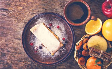 meyveli turta ve kış dekor