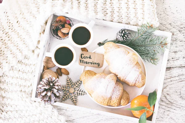 Espresso, fındık ve kruvasan