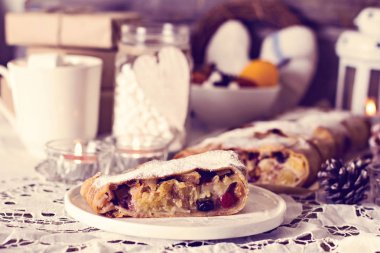 meyveli turta ve kış dekor