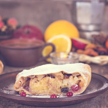 meyveli turta ve kış dekor.