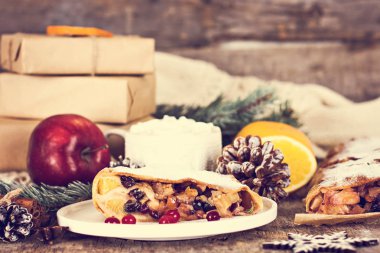 meyveli turta ve kış dekor