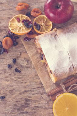 meyveli turta ve kış dekor.