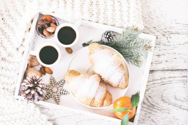 Espresso, fındık ve kruvasan