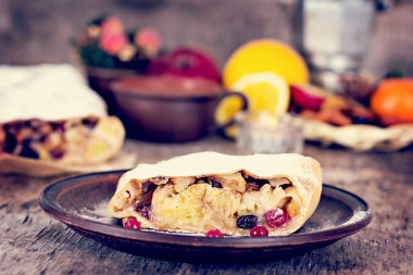 meyveli turta ve kış dekor.