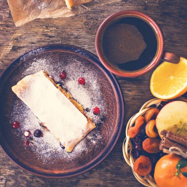 meyveli turta ve kış dekor