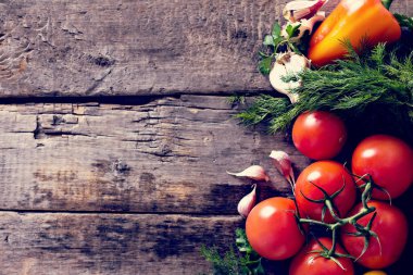 domates, biber, sarımsak, otlar