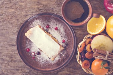 meyveli turta ve kış dekor