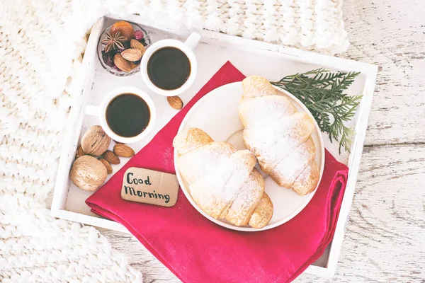 Café expreso, nueces y croissants — Foto de Stock