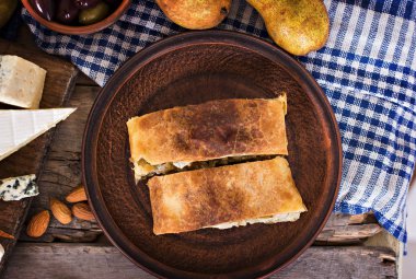 Peynir ve armut ile Strudel