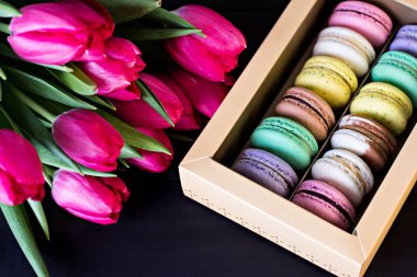 Çok renkli geleneksel macaroons  