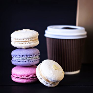 Çok renkli geleneksel macaroons  