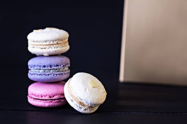 Çok renkli geleneksel macaroons  