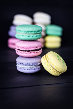 Çok renkli geleneksel macaroons  