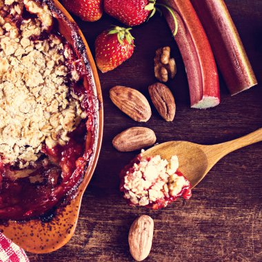 çilek ve ravent pasta kek