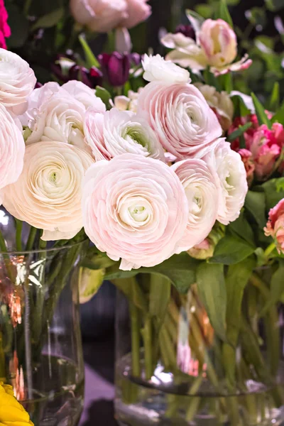 Un ramo de hermosas flores — Foto de Stock