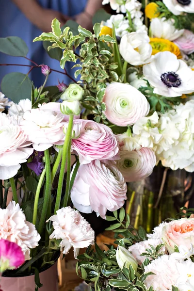 Un ramo de hermosas flores — Foto de Stock