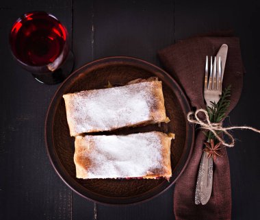 Strudel koyu arka plan