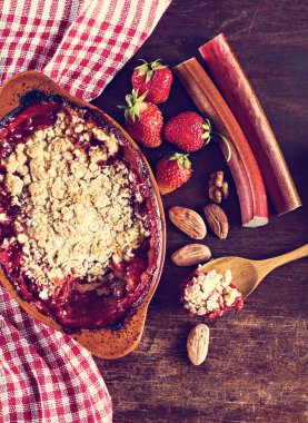 çilek ve ravent pasta kek