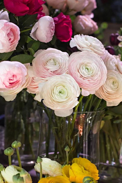 Un ramo de hermosas flores — Foto de Stock