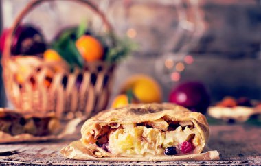 meyveli turta ve kış dekor.