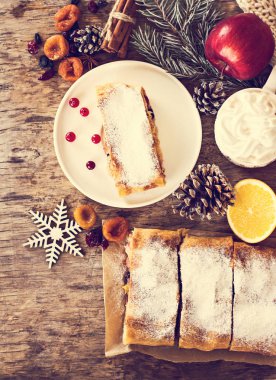 meyveli turta ve kış dekor