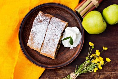 Elmalı turta. Doğa odaya yaz.