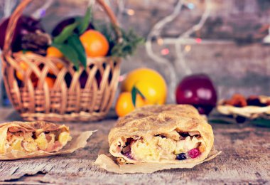 meyveli turta ve kış dekor.