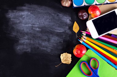  Siyah Kara tahta ve okul eşyalarını, ofis