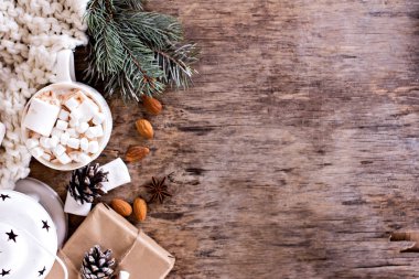 Kakao hatmi ve sıcak örme şal