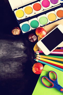  Siyah Kara tahta ve okul eşyalarını, ofis