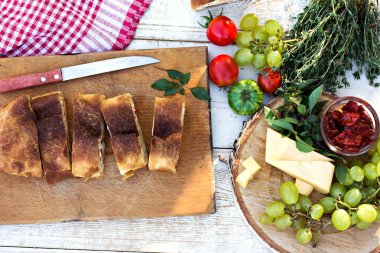 Akşam yemeği için sofrayı. Öğle Yemeği