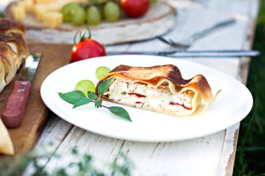 Akşam yemeği için sofrayı. Öğle Yemeği