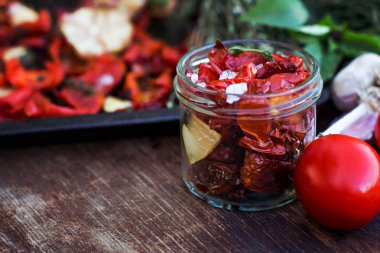 Güneş kurutulmuş domates